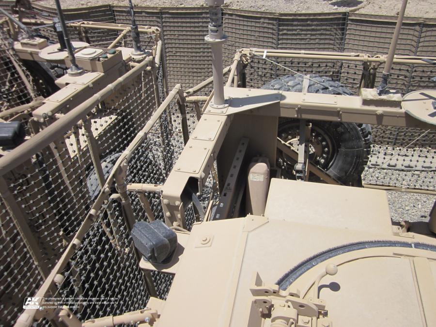 Детали экстерьера Oshkosh M-ATV 2009 года  (фото 487 из 676)